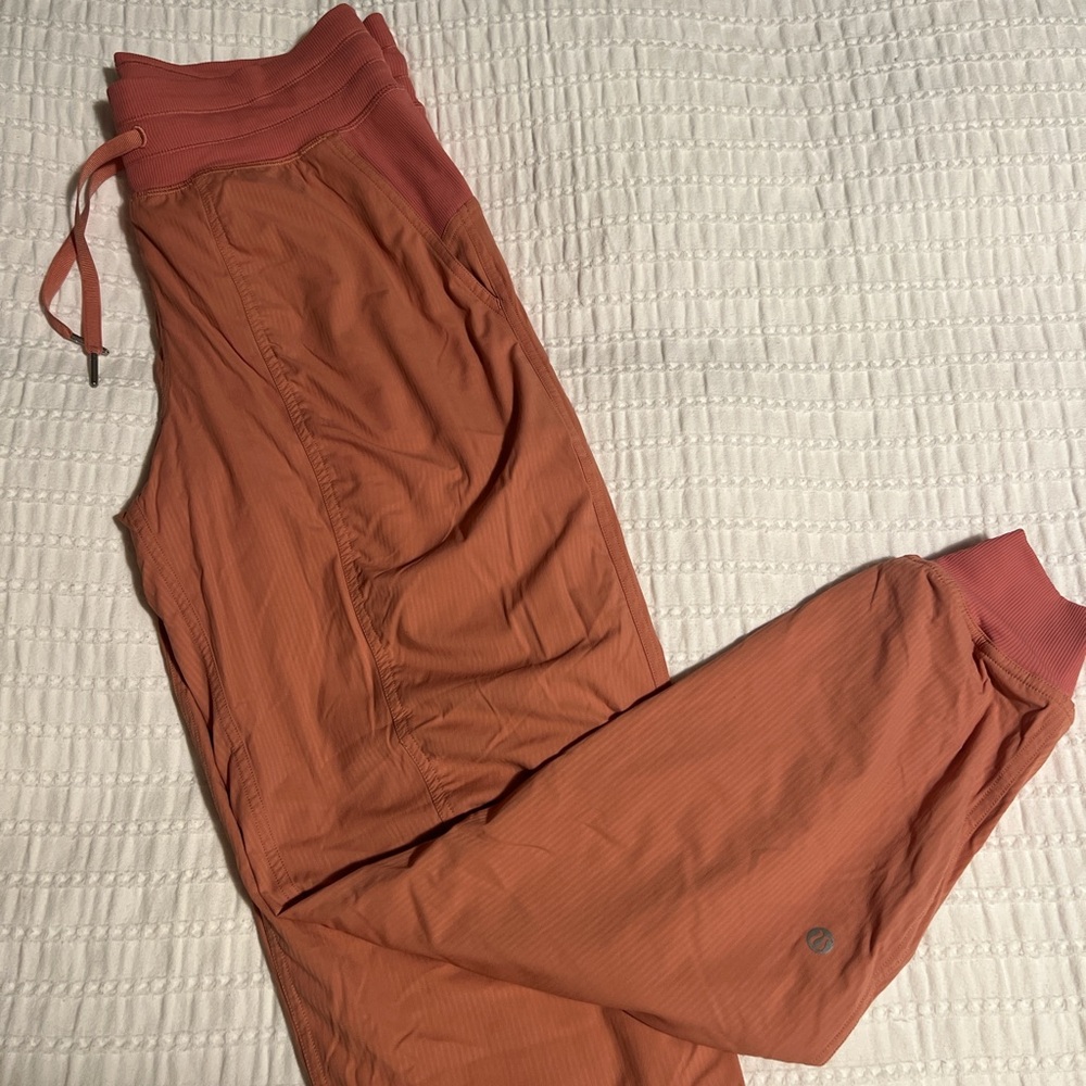 Lululemon dance studio jogger